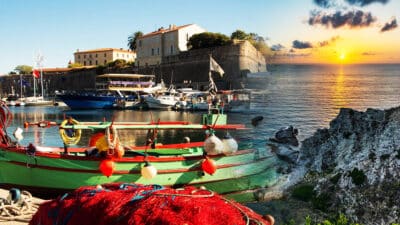 Illustration voyage — Tour de Corse : les plus beaux endroits à visiter au mois d’avril