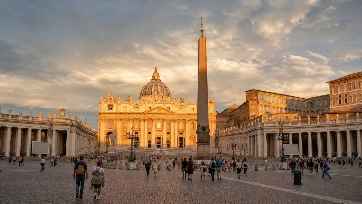 Basilique Saint-Pierre et place du Vatican au soleil couchant