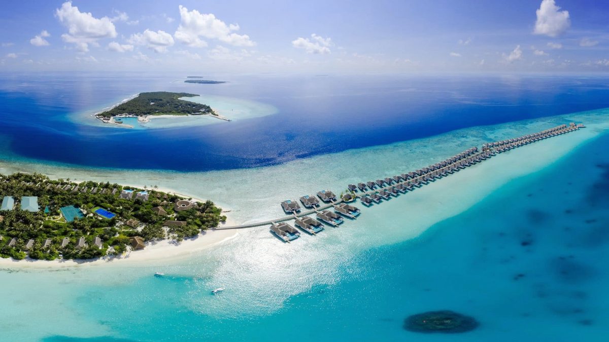 Plage des Maldives adaptée à un voyage en famille